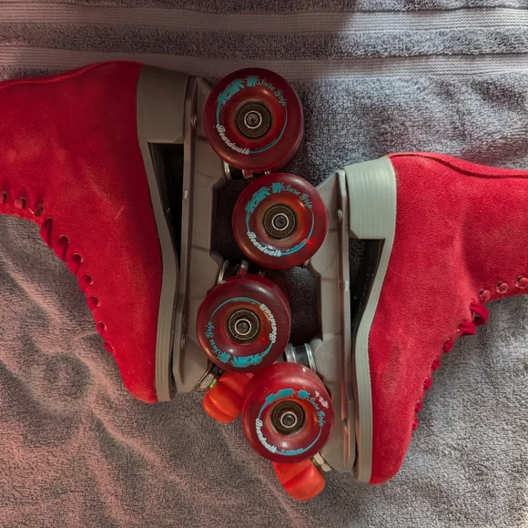 Red Suede Roller Skates - Picture 4 of 9
